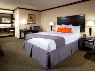 Canoga Hotel At Warner Center Los Angeles Room photo